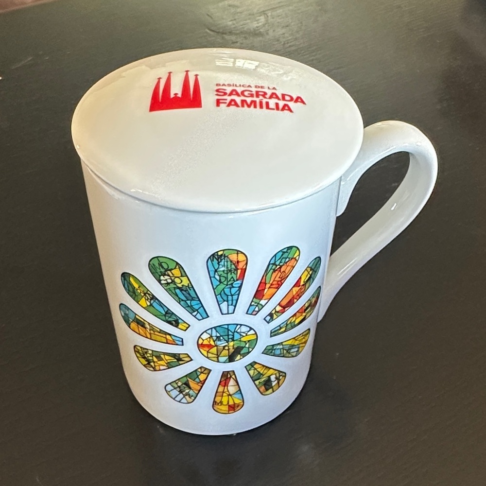 Basílica De La Sagrada Familia Tea mug cup with strainer and lid. Barcelona NWT